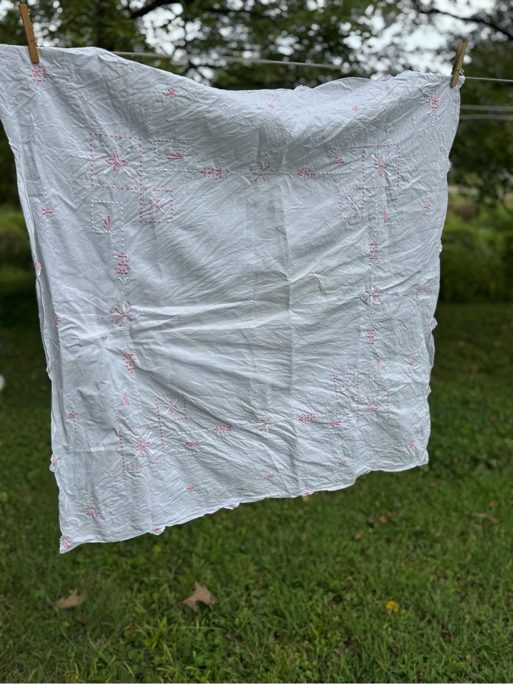 Vintage handmade embroidered table cloth 34.5x34.5